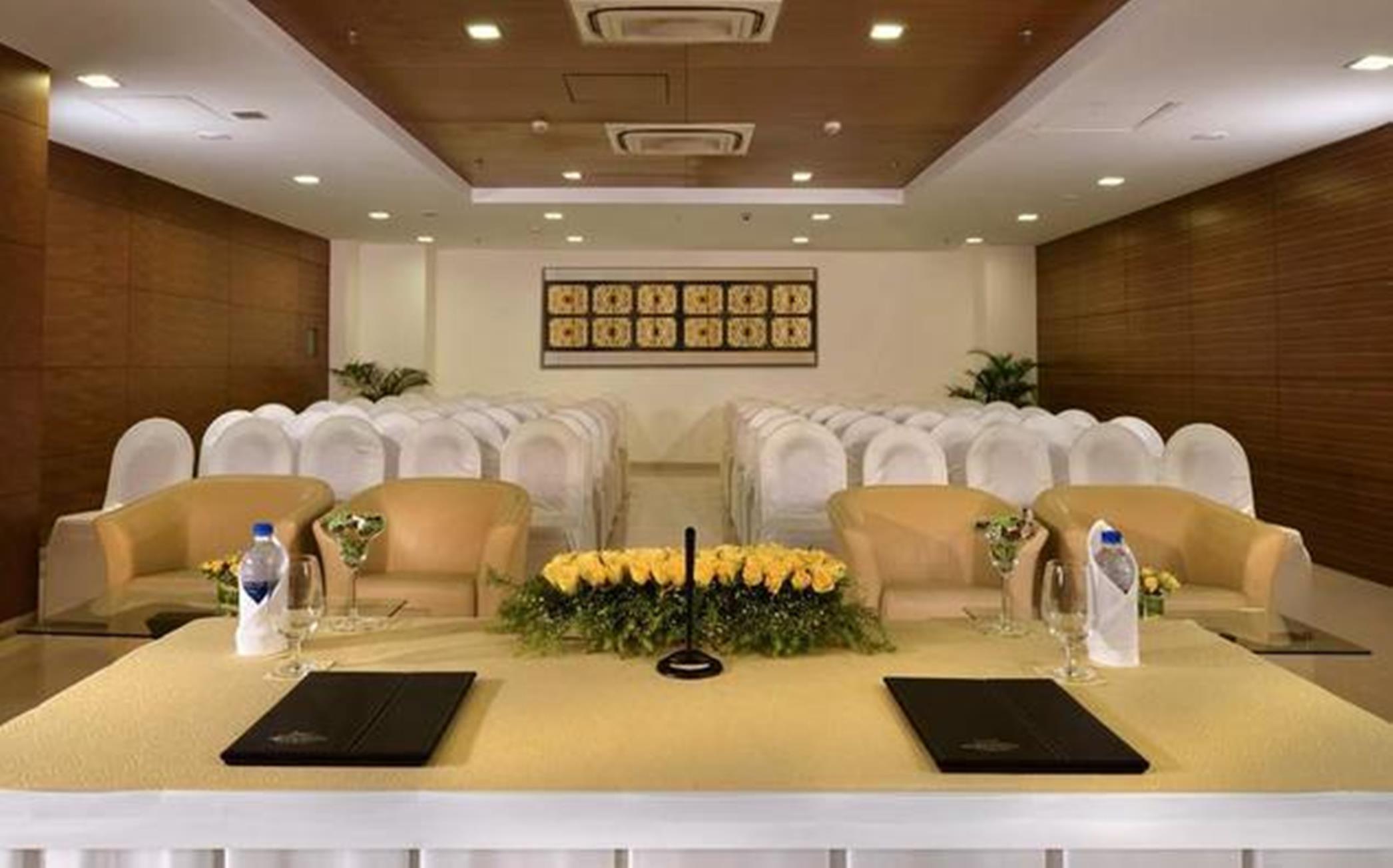 Majestic Court Sarovar Portico Navi Mumbai Exterior foto