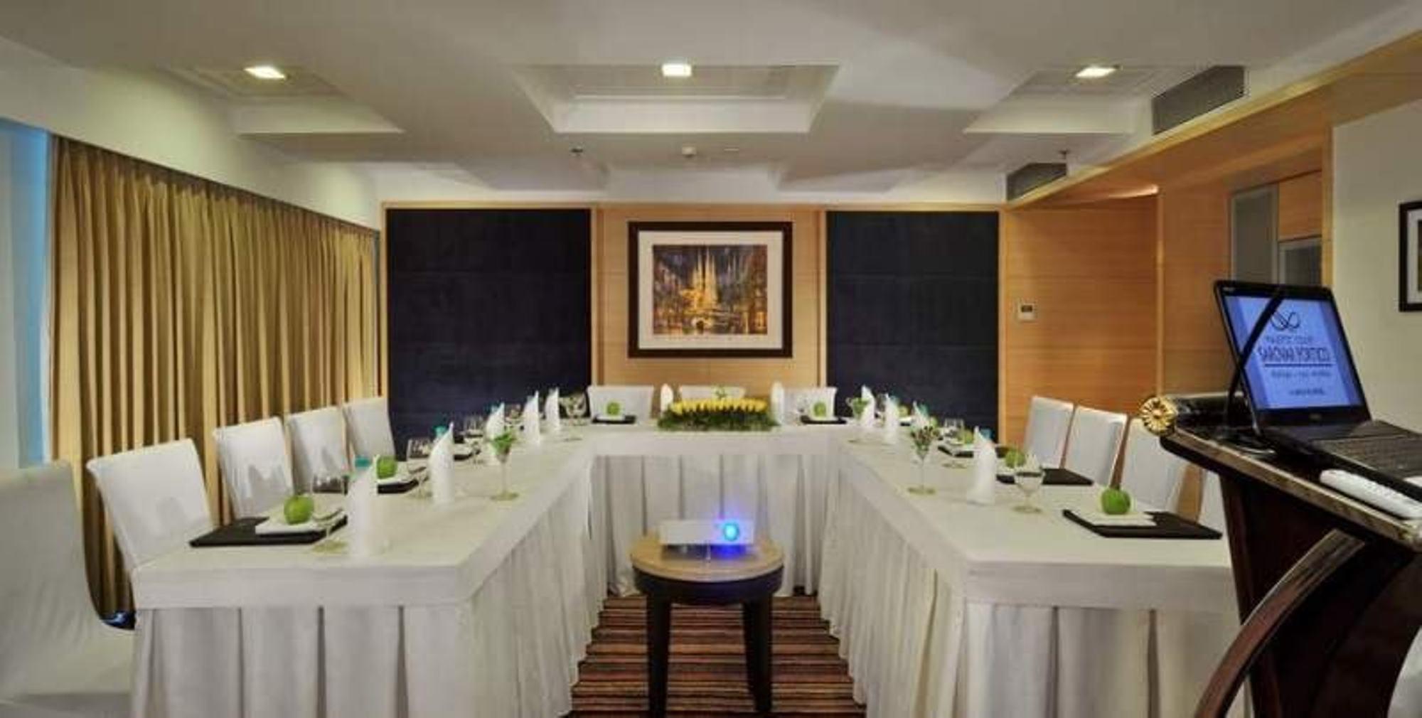 Majestic Court Sarovar Portico Navi Mumbai Exterior foto