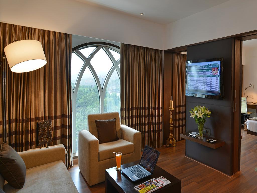 Majestic Court Sarovar Portico Navi Mumbai Exterior foto