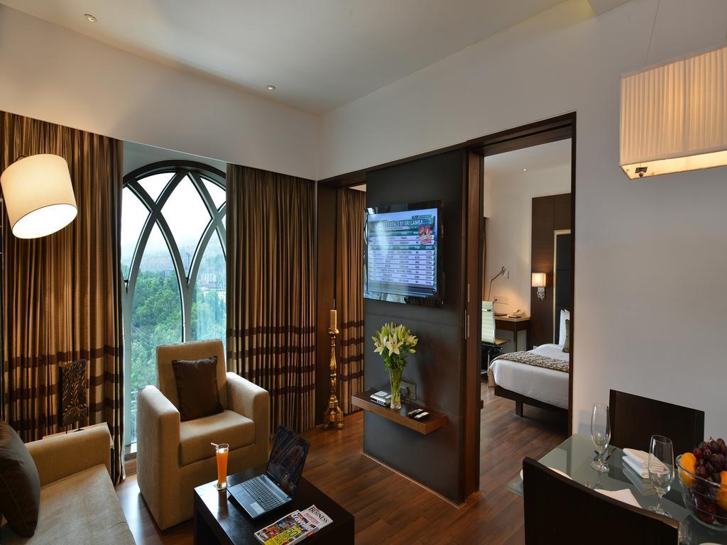Majestic Court Sarovar Portico Navi Mumbai Exterior foto