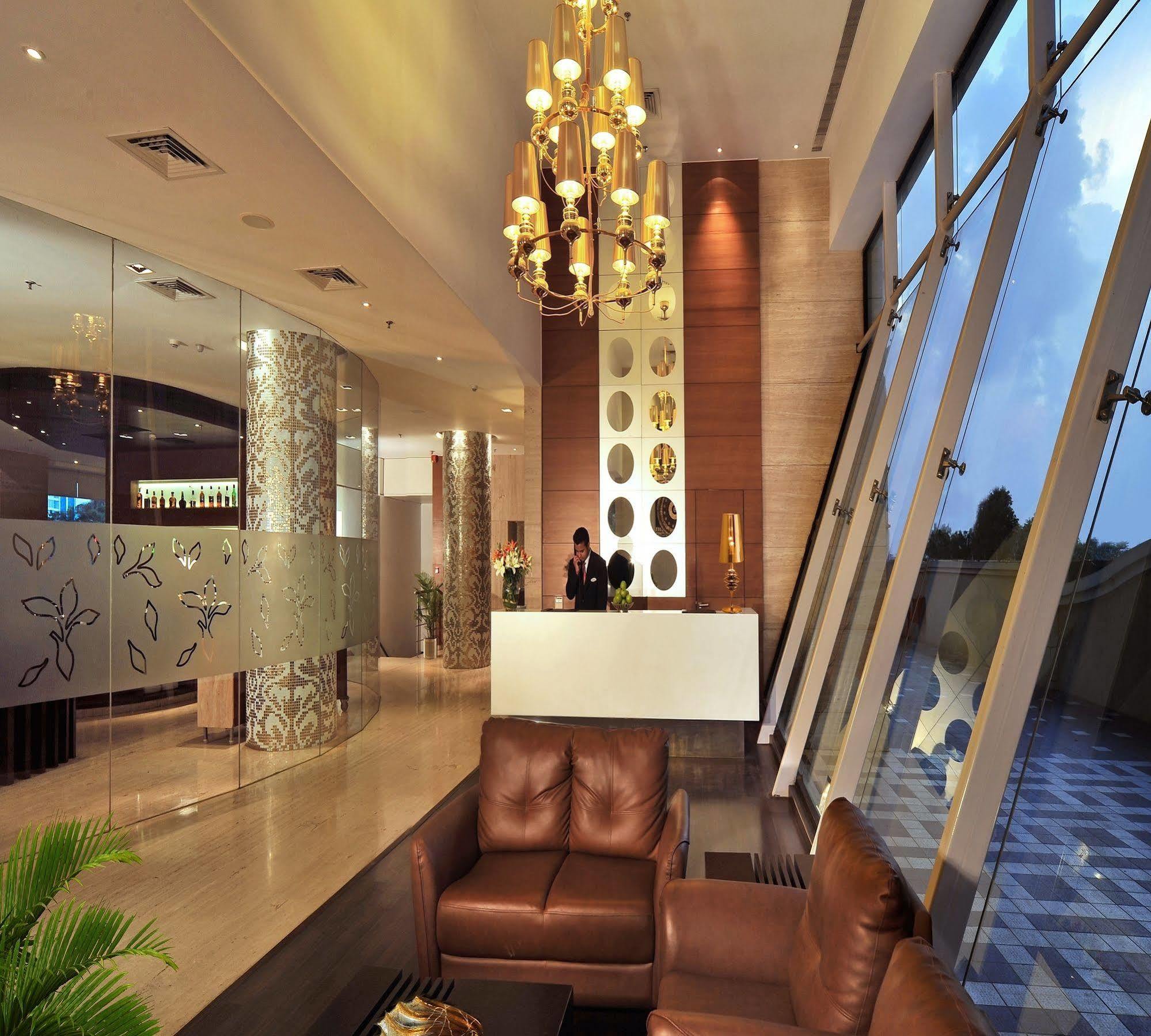 Majestic Court Sarovar Portico Navi Mumbai Exterior foto