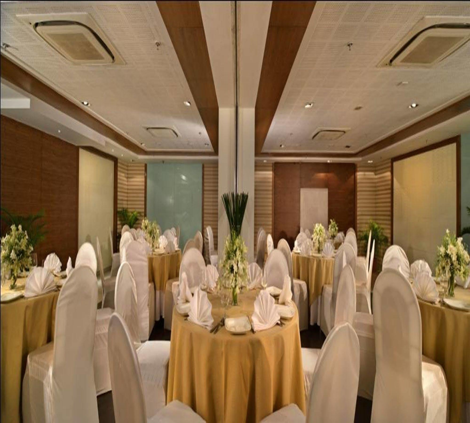 Majestic Court Sarovar Portico Navi Mumbai Exterior foto