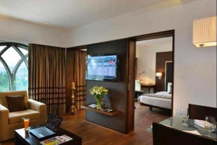 Majestic Court Sarovar Portico Navi Mumbai Exterior foto