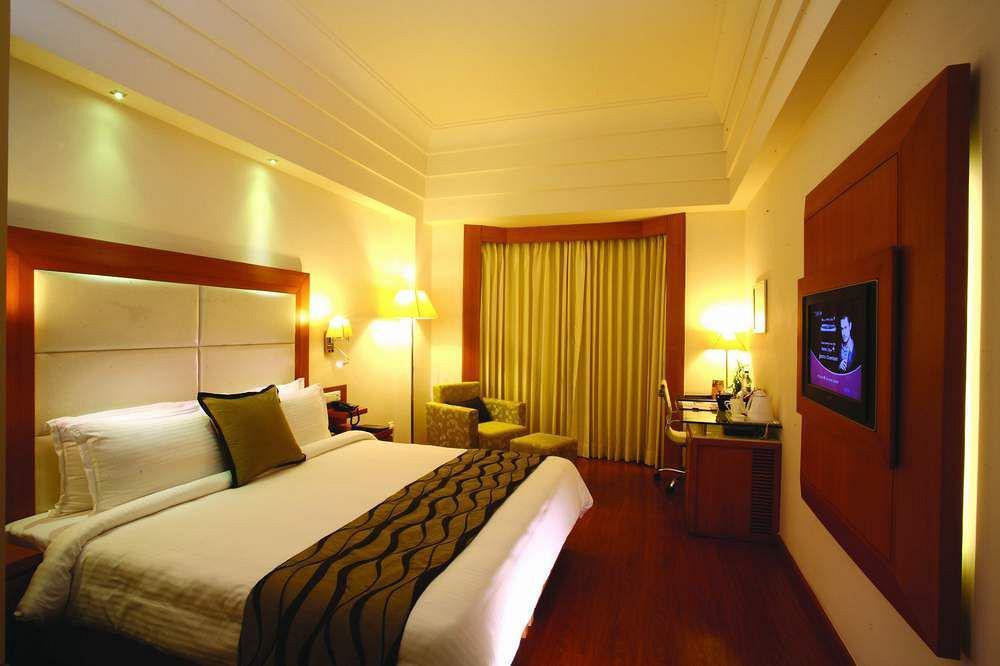 Majestic Court Sarovar Portico Navi Mumbai Exterior foto